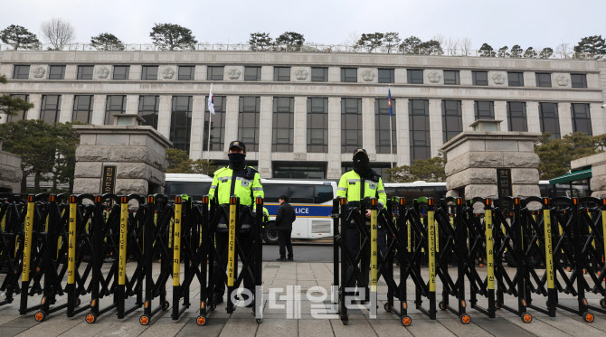 [포토]헌재, 윤 대통령 탄핵심판 변론기일 추가…한덕수 총리 등 증인 채택