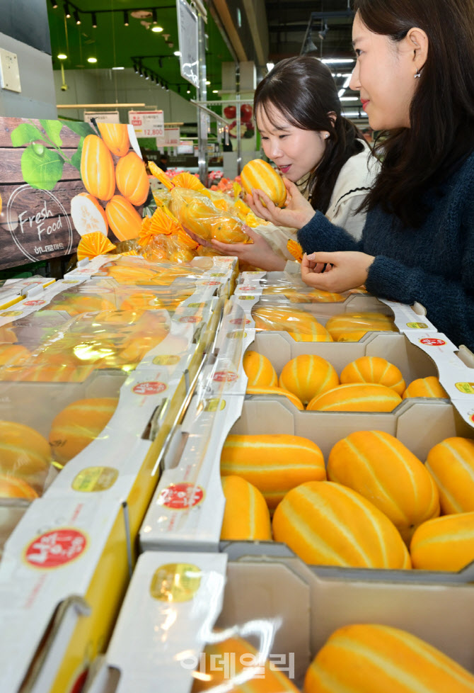 [포토] 농협유통, 비타민 풍부한 '참외' 추천