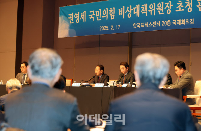 [포토]권영세 “尹 하야, 고려되지 않는 것으로 생각…옳은 방법 아냐”