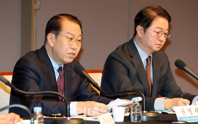 [포토]권영세 국민의힘 비대위원장, "탄핵심판 후 갈라진 민심 모아야…헌재 공정해야"
