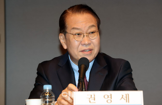 [포토]권영세, 관훈토론회 참석... 윤 대통령 탄핵심판 등 현안 공유