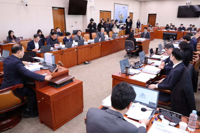 고준위방폐장법, 국회 산자위 소위 통과…여야 합의 처리