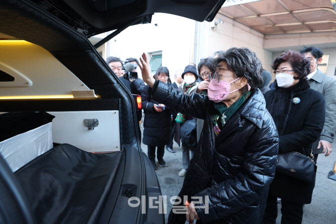 [포토]마지막 인사 건네는 이용수 할머니
