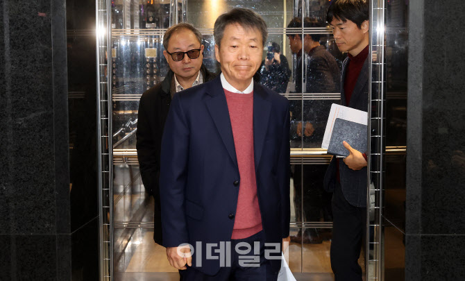 [포토]임시군인권보호위원회 참석하는 김용원 군인권보호관 겸 상임위원