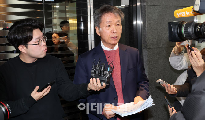 [포토]임시군인권보호위원회 참석하는 김용원 군인권보호관