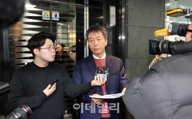 [포토]질의에 답하는 김용원 군인권보호관
