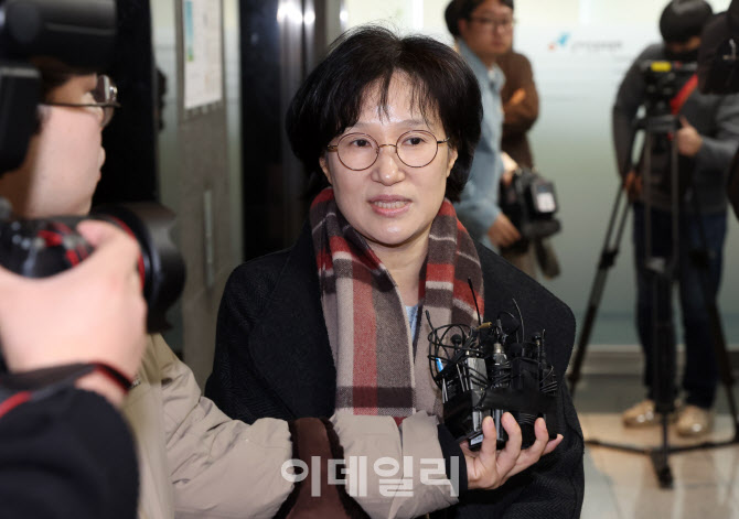 [포토]원민경 상임위원, 임시군인권보호위원회 회의 반대