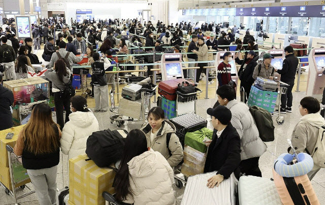 日 공항서 아이돌 사진 찍던 한국女, 제지하던 직원 폭행