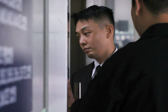 '마약 상습 투약' 유아인, 2심서 집행유예 감형…석방(상보)