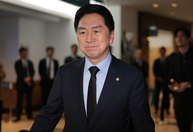 與김기현, 헌재 탄핵심판 기일 변경 불허에 “사법갑질이자 정치테러“