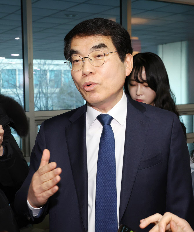 비명계 ‘초일회’, 李 ‘중도·보수’ 언급에 “사당화 현상” 직격