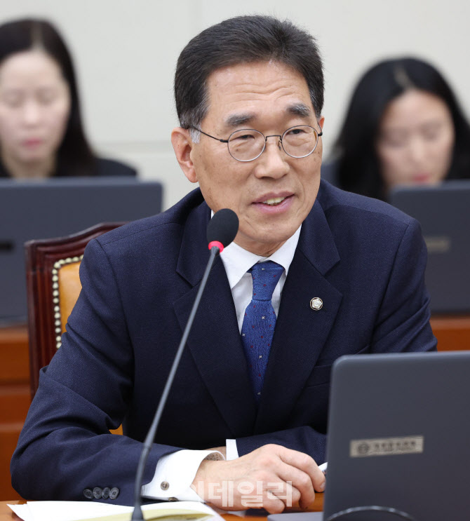 [포토]환노위 전체회의, '발언하는 김주영 의원'