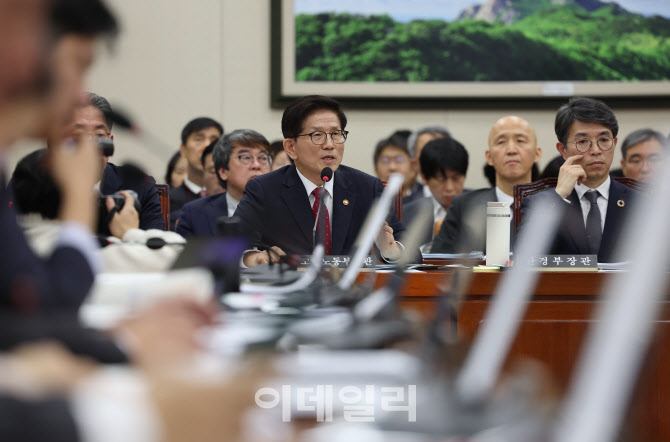 [포토]김문수 장관, '윤석열 대통령 복귀해야'