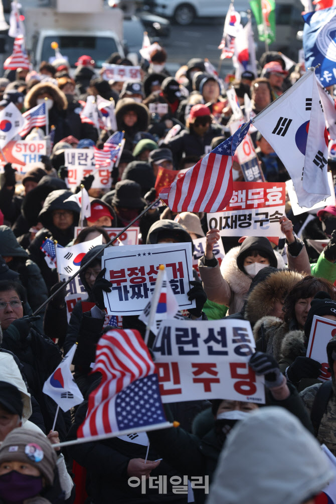 [포토]윤 대통령 첫 형사재판, 지지자들의 시위
