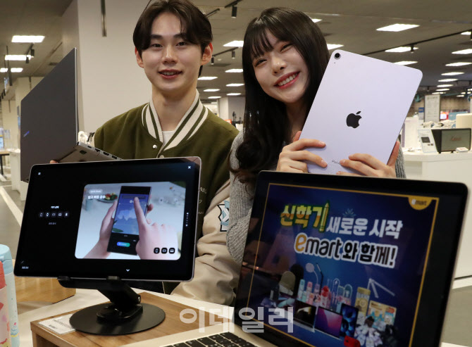 [포토] 노트북, 테블릿, 모션데스크 할인 판매