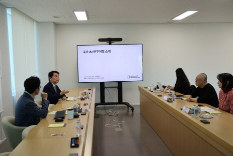 안철수, 국가 AI 연구거점 방문…"AI 허브 성장 위한 적극적 지원 필요"