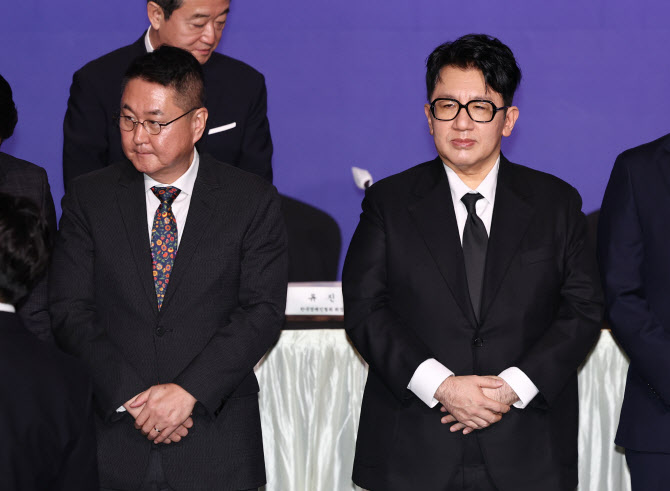 [포토] 한국경제인협회 정기총회 참석한 방시혁 의장과 이석우 대표