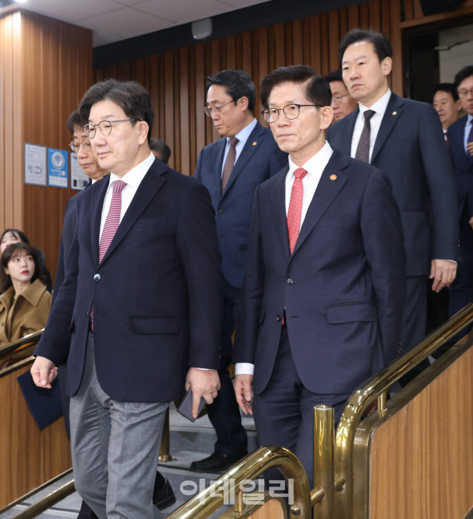 김문수 장관, ‘조기 대선’ 염두 행보 질문에 “해석은 자유”