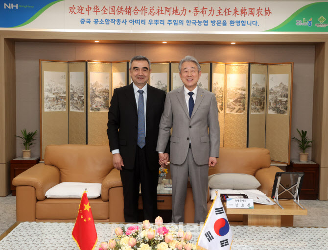 [포토] 강호동 농협회장, 공소합작총사 부주임 접견