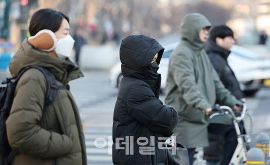 강풍에 일부지역은 눈…높은 너울성 파도 예보[오늘날씨]