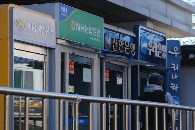 기준금리 인하에도 고공행진 대출금리…금감원, 점검 착수