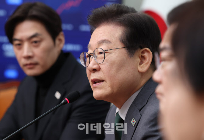[포토]이재명, '보수는 합리적인 가치와 질서를 지키는 것...기득권 지키는 것이 수구'