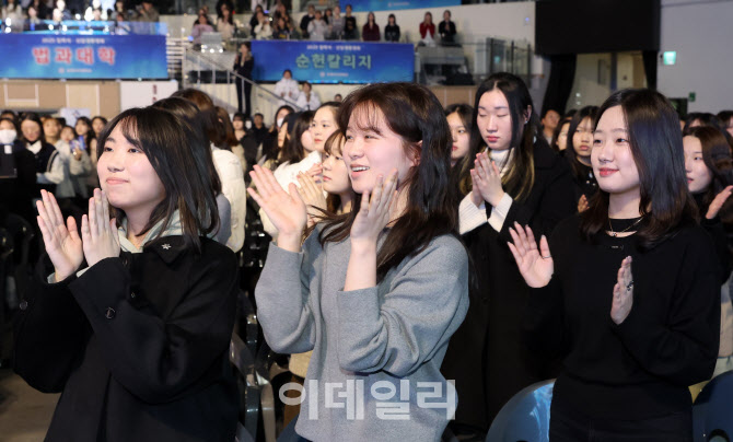 [포토]새로운 환경에서 새출발하는 대학새내기들