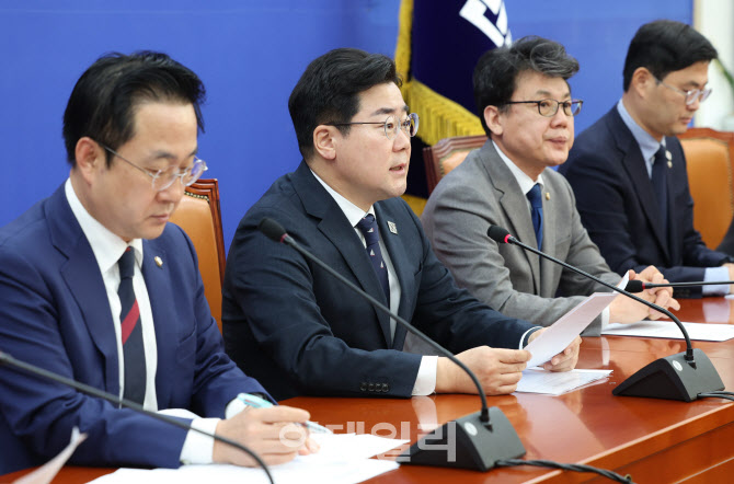 [포토]박찬대, '與 탄핵 반대 집회 참석...헌법 법률 부정, 심판 받아야 할 극우 정당'