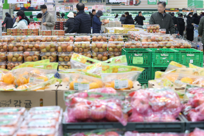 "못생겨도 맛 좋네" 고물가에 ‘못난이’ 농산물 인기