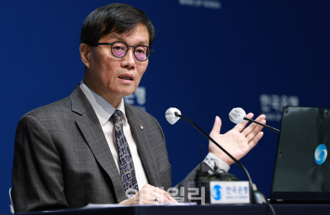 이창용 총재 "1~2회 추가인하 가능…1.5% 성장률 높일 방법은"(종합)