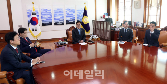 [포토]여야 원내대표, '연금개혁안 등 논의'