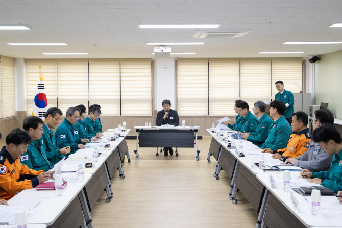 국토부, 안성 고속도로 유사공법 도로 건설 '공사 전면 중지'