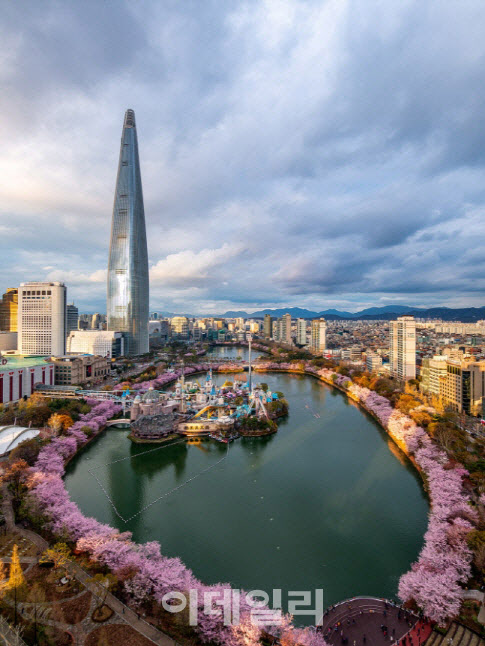 [마켓인]등급 스플릿 롯데물산…회사채 수요예측서 목표액 확보