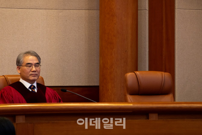 [포토]자리 비어 있는 대심판정
