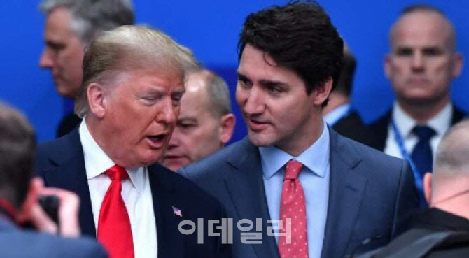 트럼프가 트뤼도 구세주?…캐나다 자유당 지지율 '쑥"