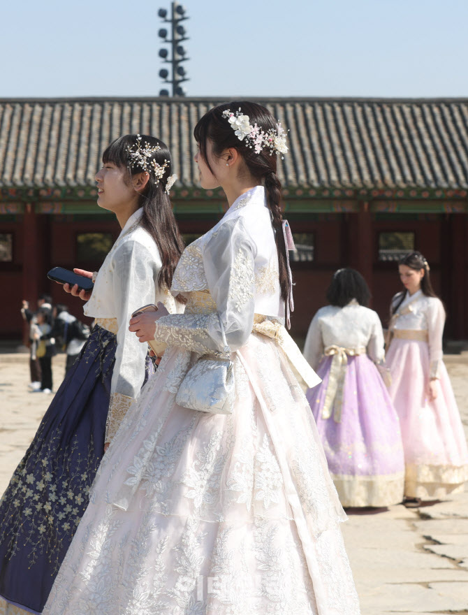 [포토]한복 즐기기 좋은 날씨