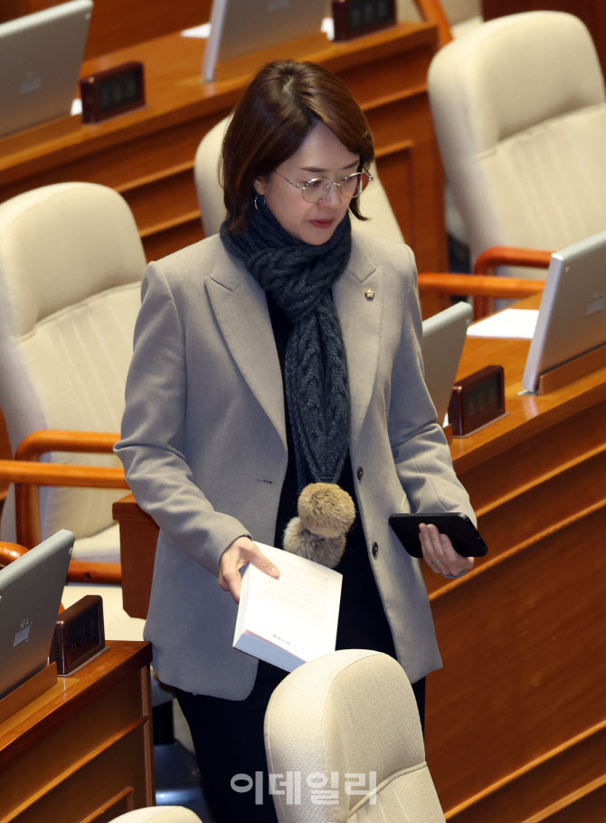 [포토]본회의 참석하는 고민정 의원