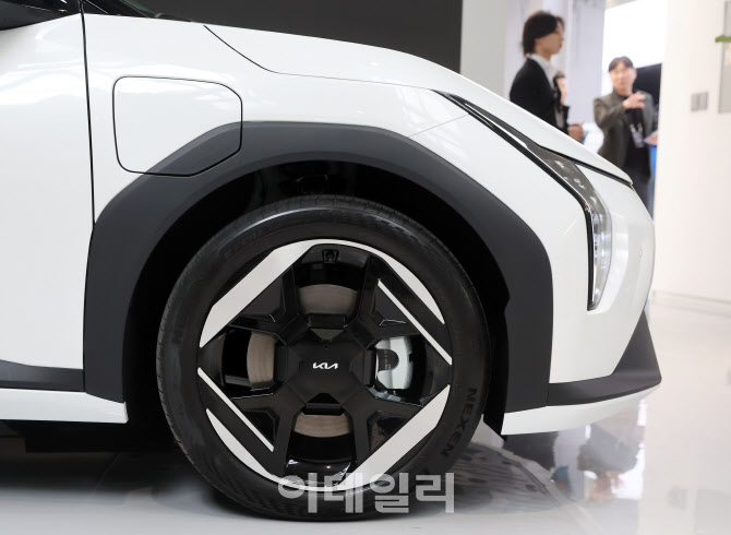 기아 첫 전동화 세단 EV4