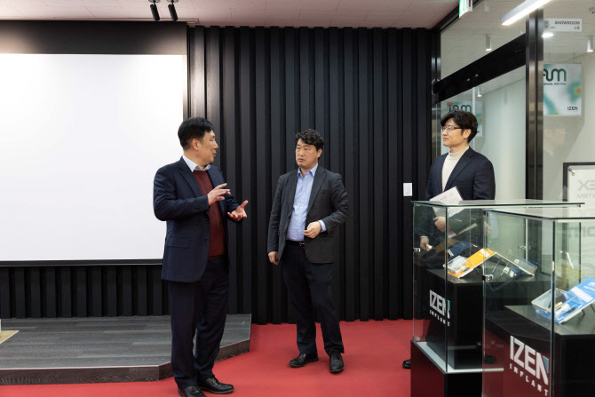 김영신 기정원장, 이젠임플란트 현장 간담회 진행