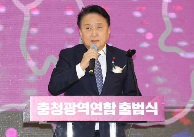 김영환 충북지사 "헌재, 국민 신뢰 잃었다"