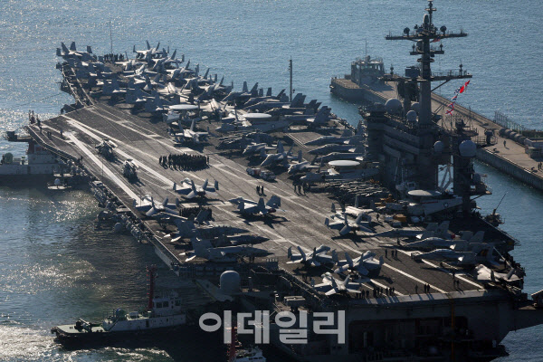 美 해군 항공모함 부산 입항, 트럼프 행정부 출범 후 처음
