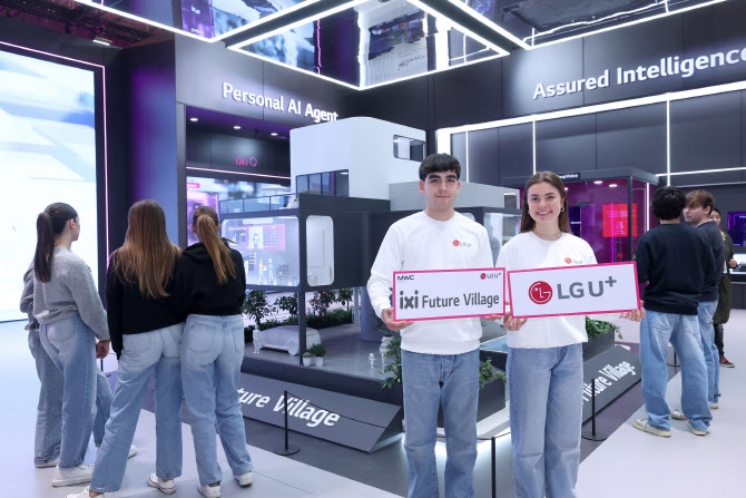AI 브리핑이 거실 벽면에…LG U+, 2050년 미래생활상 구현