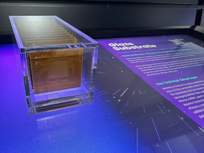 SKC, MWC 첫 참가…AI 데이터센터 핵심 글라스 기판 전시