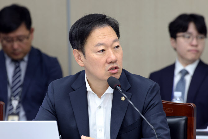 국힘 “중립성 논란 선관위, ‘특별 감사관법’ 당론 추진”