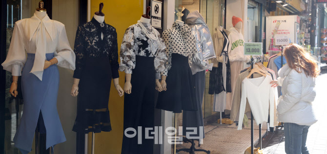 [포토]쇼윈도우에 찾아온 봄