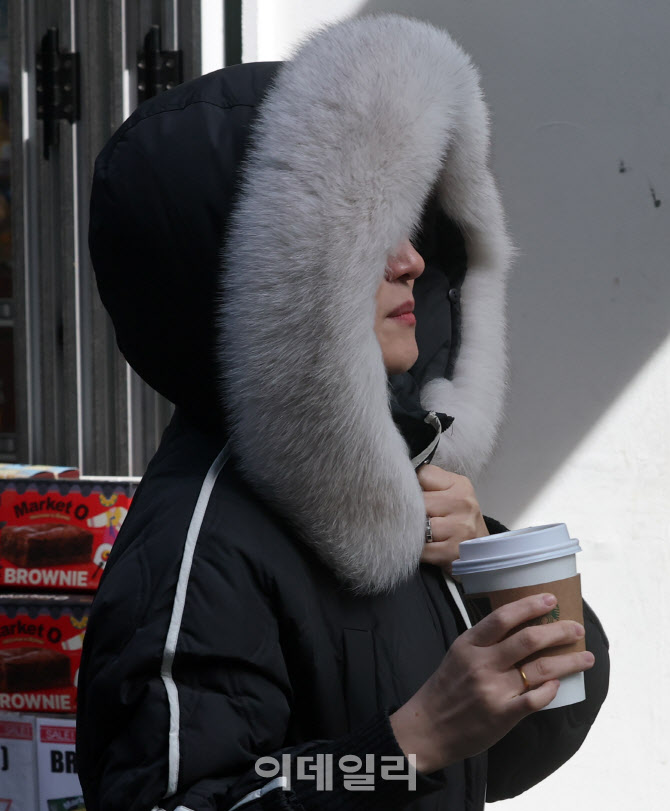 [포토]털옷과 따스한 커피가 필요한 날씨