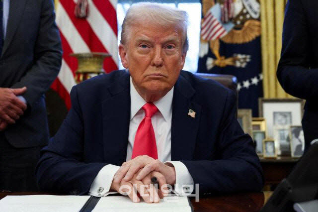 트럼프 “가상자산 전략 비축…리플·솔라나 등 포함”(종합)