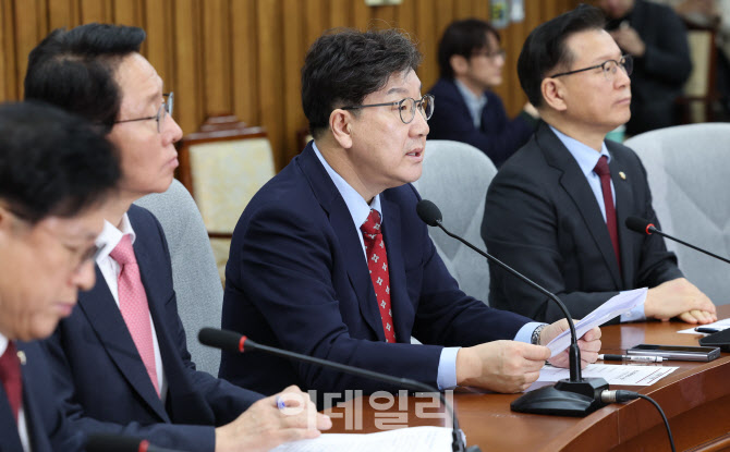 [포토]권성동, '이재명 최종심 촉구 결의안 채택 민주당에 제안'