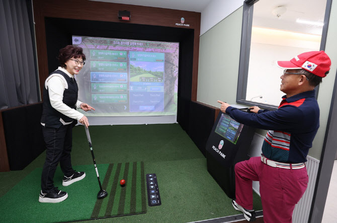 강남구 '경로당 내 스크린 파크골프장' 운영 본격화[동네방네]
