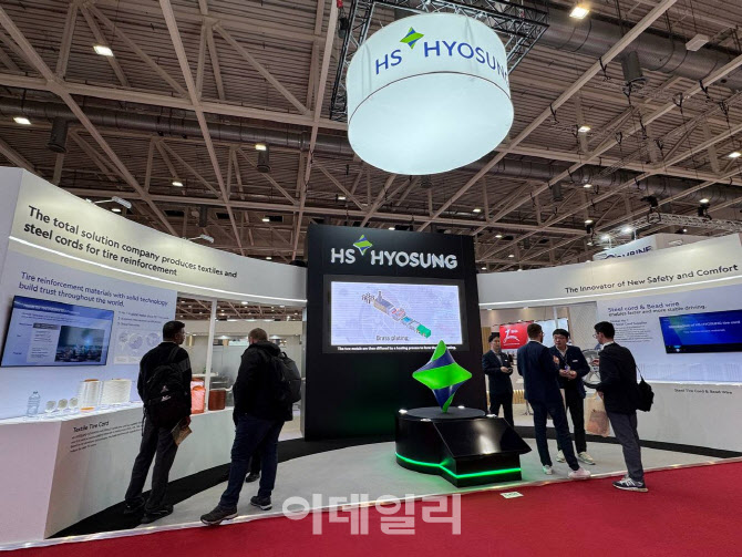 HS효성첨단소재, 하노버-파리 글로벌 전시회 동시 출격